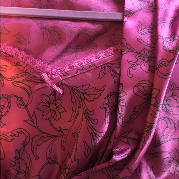 Floral print nightly and robe size small - Picture 4 of 12